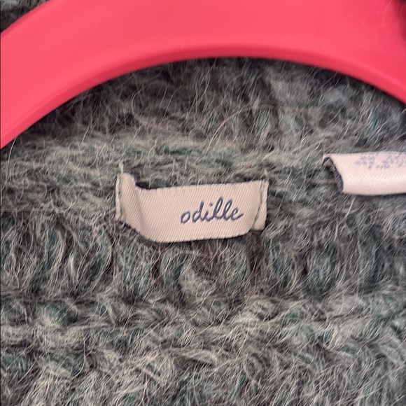 Cozy Green Shawl with Button Detail - Picture 2 of 3